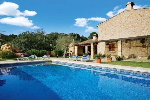 Pollenca Villa Sleeps 6 Air Con Wifi