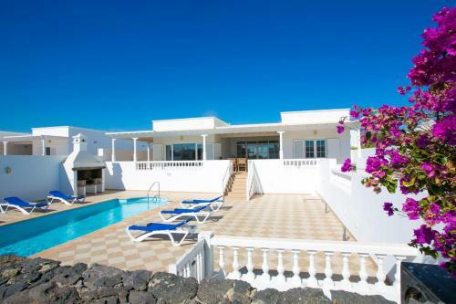 Puerto Calero Villa Sleeps 6 Pool Wifi