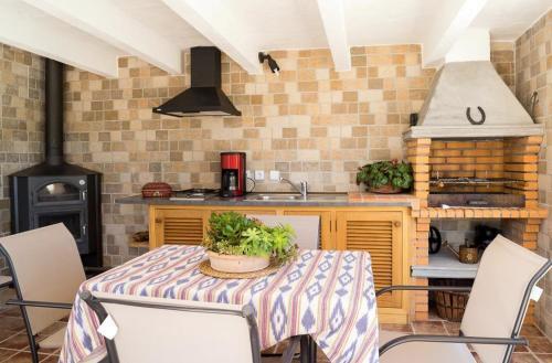Port De Pollenca Villa Sleeps 6 Pool Air Con Wifi