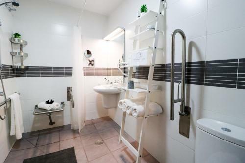 Summerland Apartments Rota