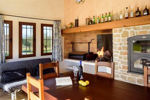 S'horta Villa Sleeps 8 Pool Air Con Wifi