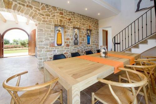 S'horta Villa Sleeps 8 Pool Air Con Wifi