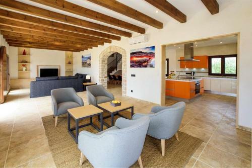 S'horta Villa Sleeps 8 Pool Air Con Wifi