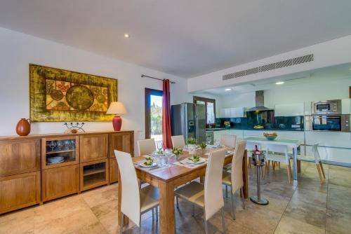 Sa Pobla Villa Sleeps 6 Pool Air Con Wifi