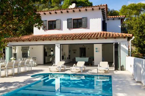Tamariu Villa Sleeps 10 Pool Wifi