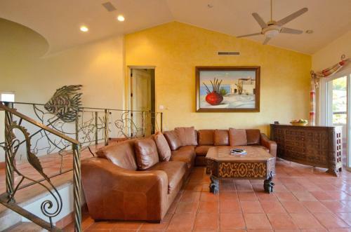 Spacious With Convenient Cabo Location, Villa Ballena
