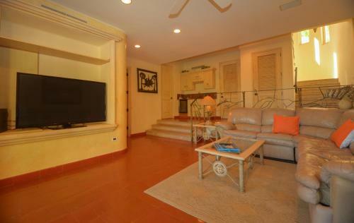 Spacious With Convenient Cabo Location, Villa Ballena