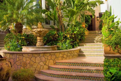 7 Br Home For 18 With Ocean Views, Villa Las Flores