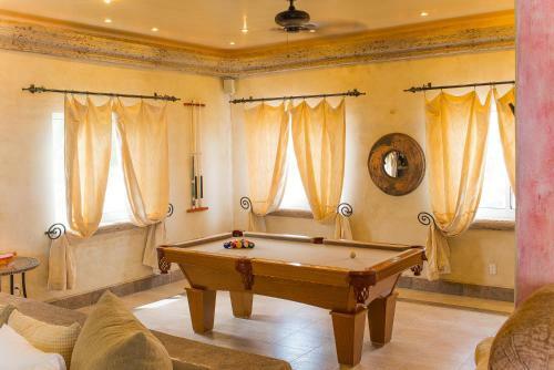 Spacious Cabo Villa For Large Groups, Villa Alegria