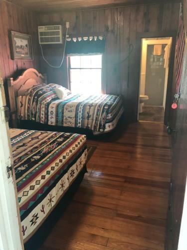 Hotel Twin Elm Guest Ranch And 2e Rv Resort
