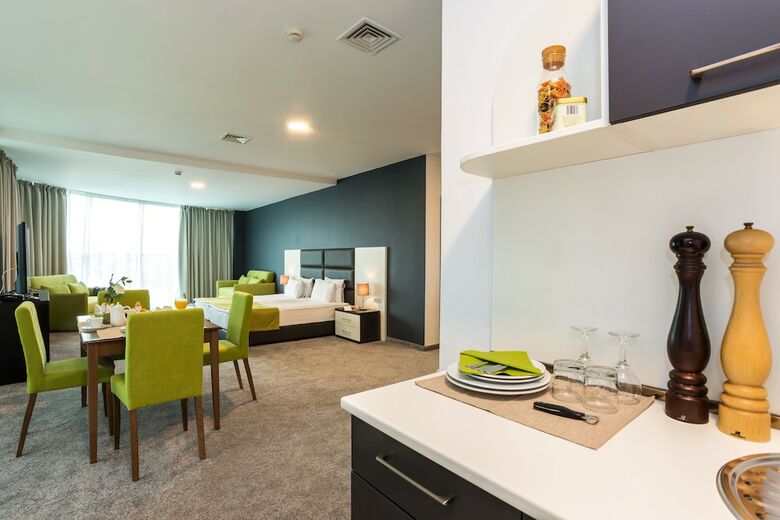 Earth And People Hotel & Spa