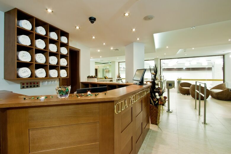 Earth And People Hotel & Spa