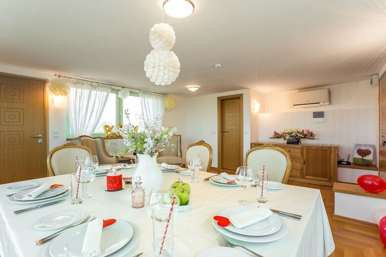 Earth And People Hotel & Spa