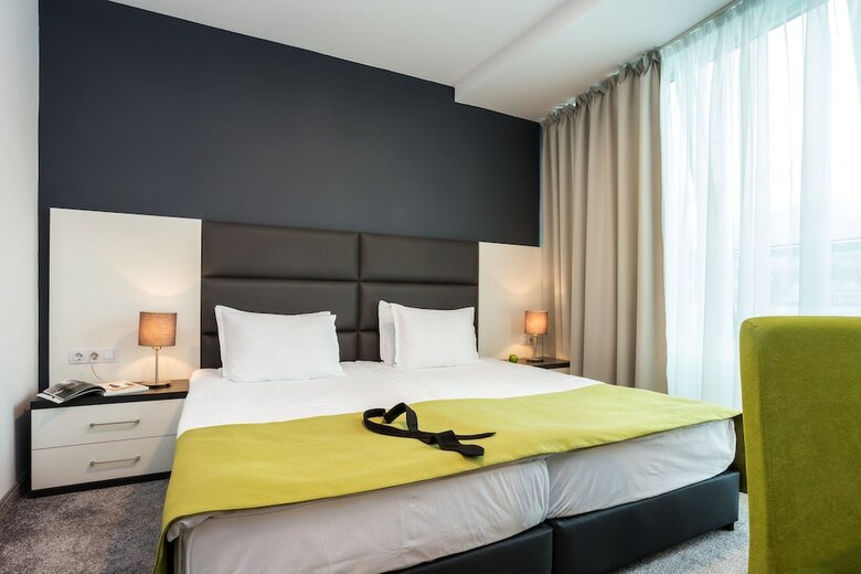 Earth And People Hotel & Spa