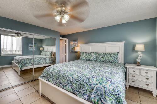 Dolphin Point #406a