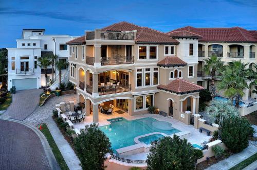 Gigglin Marlin Home