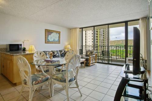 Waikiki Banyan By Darmic