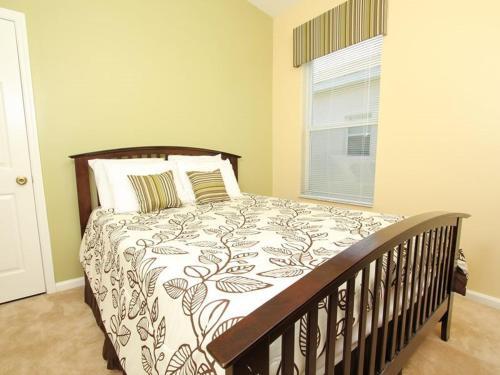 Spacious 4 Bed Pool Home Near Disney In Gated Resort