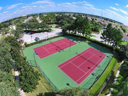 Spacious 4 Bed Pool Home Near Disney In Gated Resort