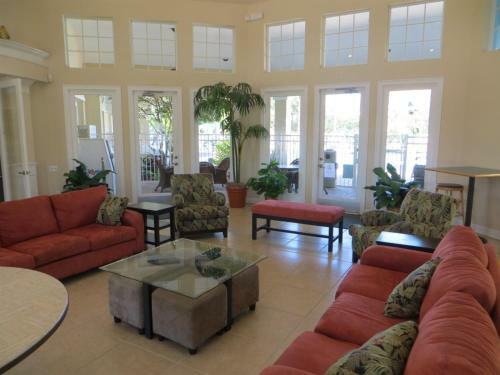 Spacious 4 Bed Pool Home Near Disney In Gated Resort