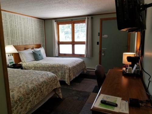 White Mountain Motel And Cottages