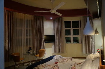Hotel Surfview Raalhugandhu