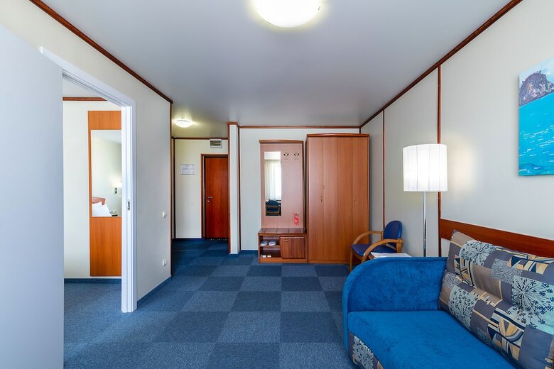 Hotel Equator