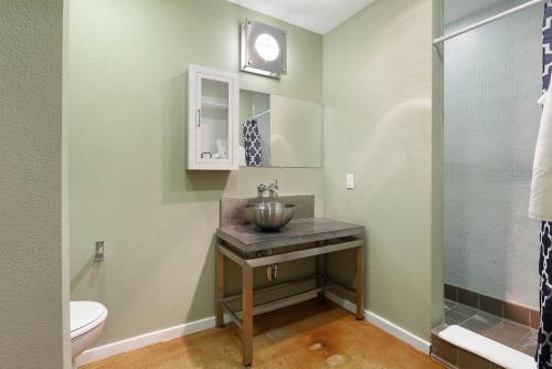 Apartamento Three-bedroom, Two-bath Industrial Apt In Nola C.b.d.