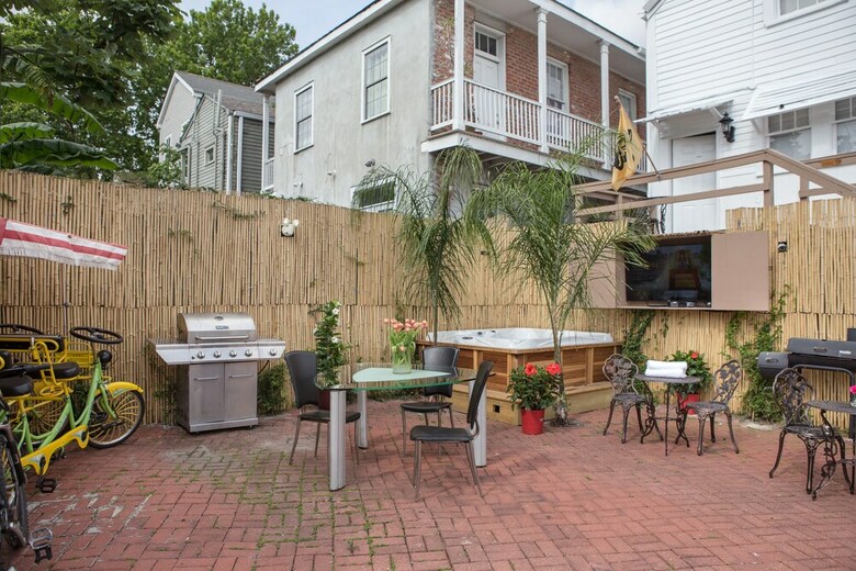 Motel Magazine Mansion