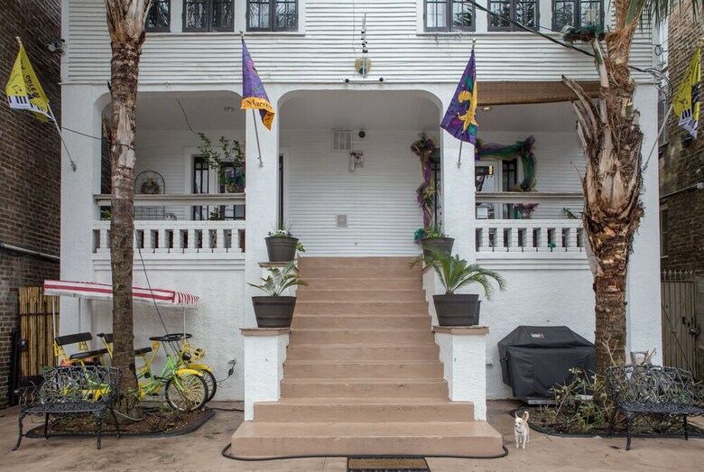 Motel Magazine Mansion