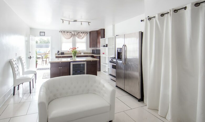 Motel Magazine Mansion