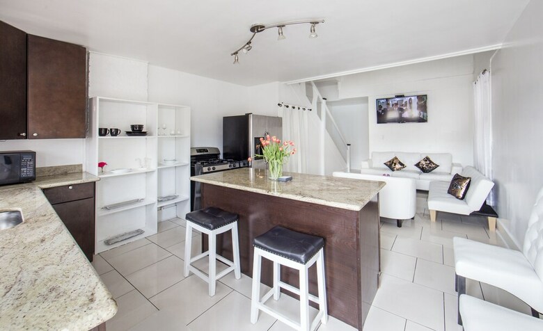 Motel Magazine Mansion