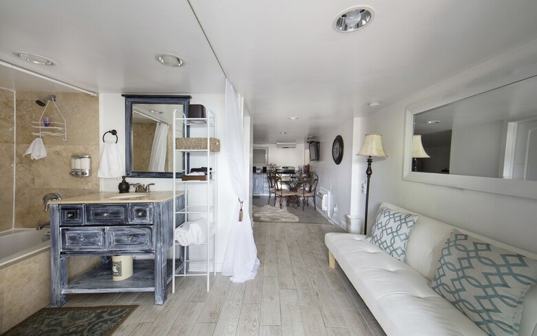 Motel Magazine Mansion