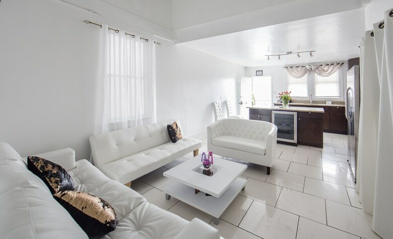 Motel Magazine Mansion