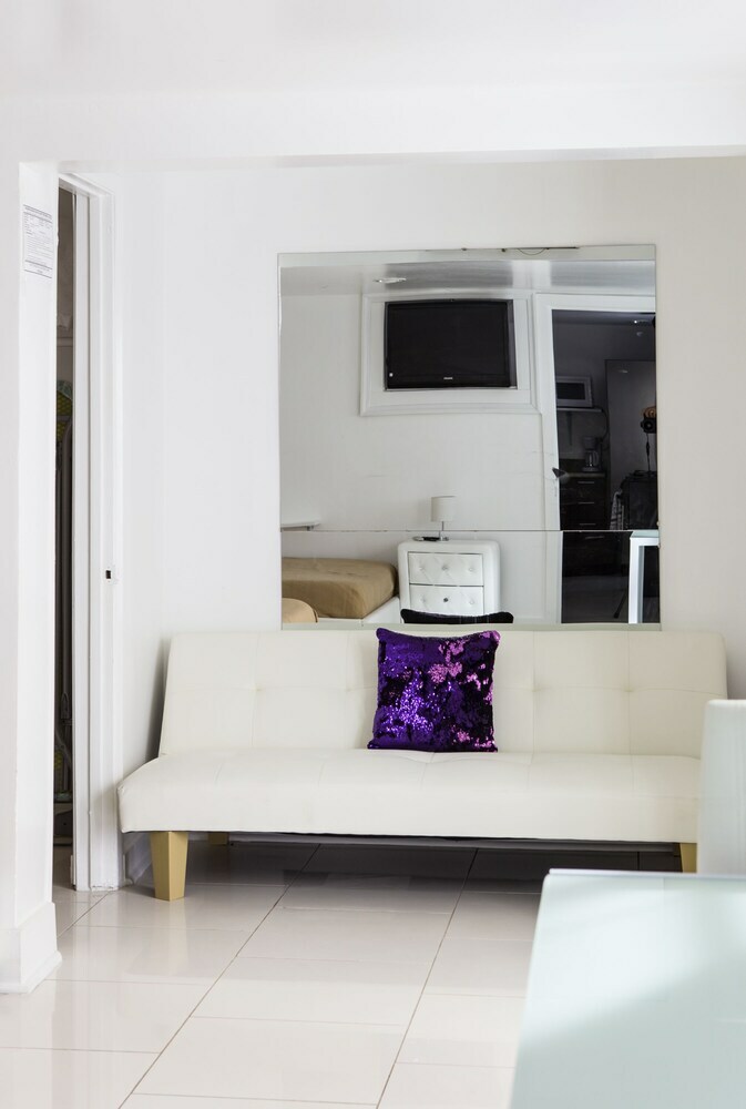 Motel Magazine Mansion