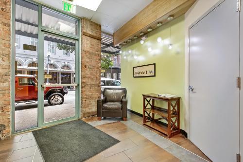 Gorgeous Apartments In Merchant Lofts By Hosteeva