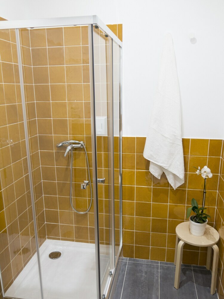 Hostal Lisbon Check-in Guesthouse