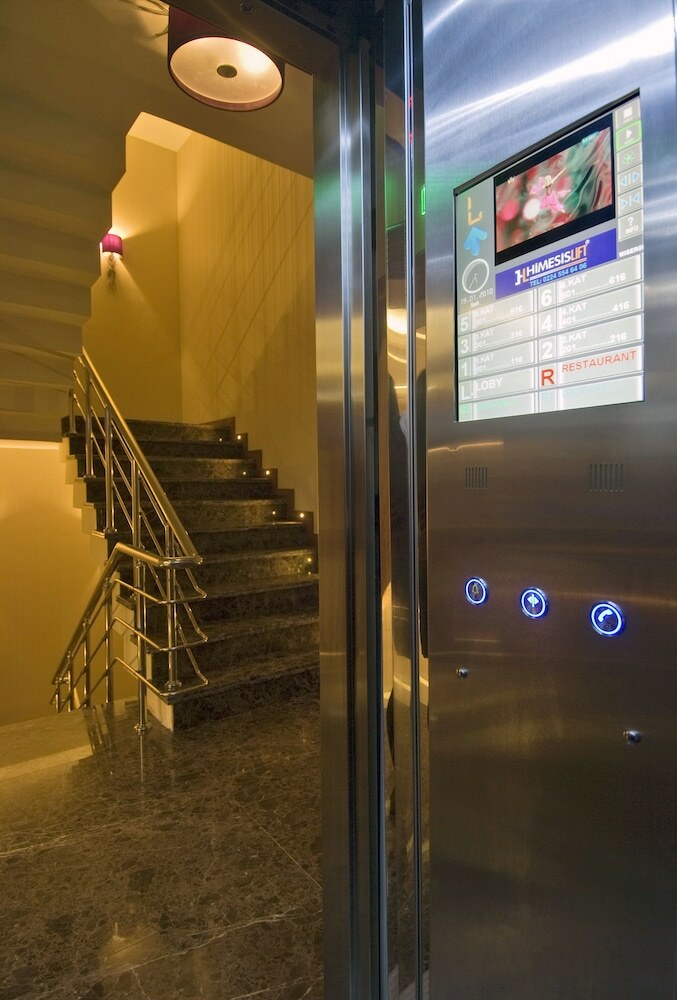 Tugcu Hotel Select
