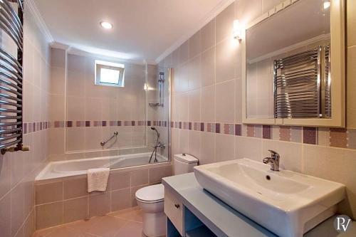 Kalkan Villa Sleeps 10 Pool Air Con Wifi