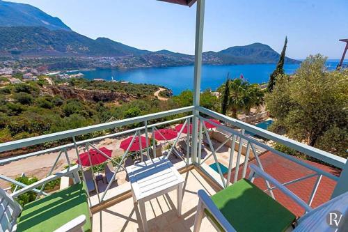 Kalkan Villa Sleeps 10 Pool Air Con Wifi