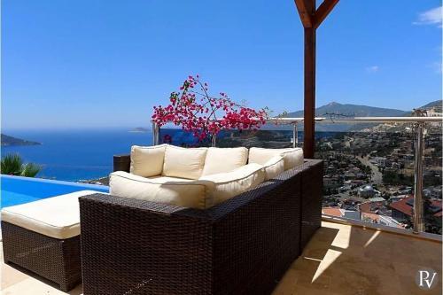 Kalkan Villa Sleeps 10 Pool Air Con Wifi