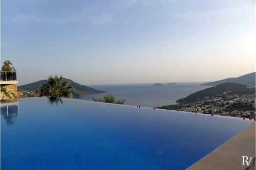 Kalkan Villa Sleeps 10 Pool Air Con Wifi