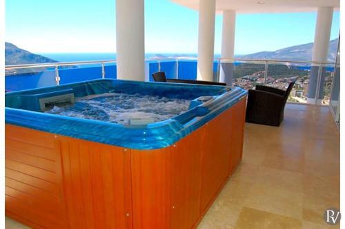 Kalkan Villa Sleeps 10 Pool Air Con Wifi