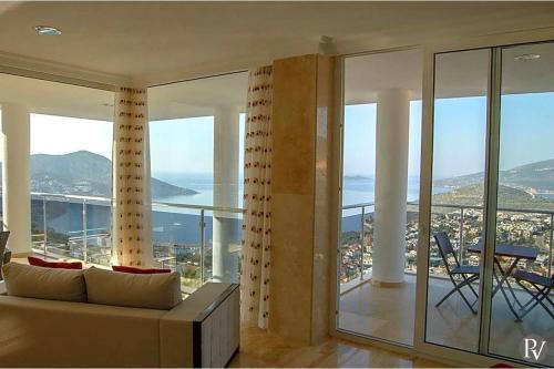 Kalkan Villa Sleeps 10 Pool Air Con Wifi