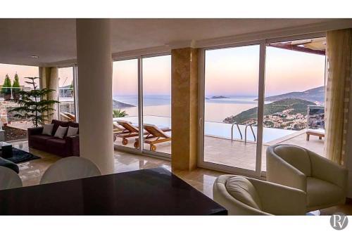 Kalkan Villa Sleeps 10 Pool Air Con Wifi