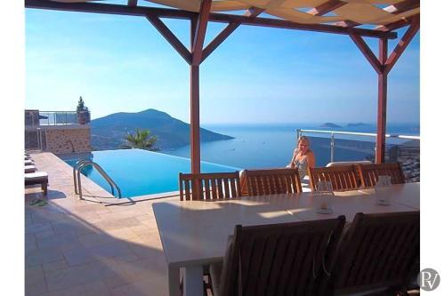 Kalkan Villa Sleeps 10 Pool Air Con Wifi