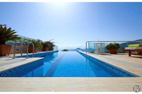 Kalkan Villa Sleeps 8 Pool Air Con Wifi