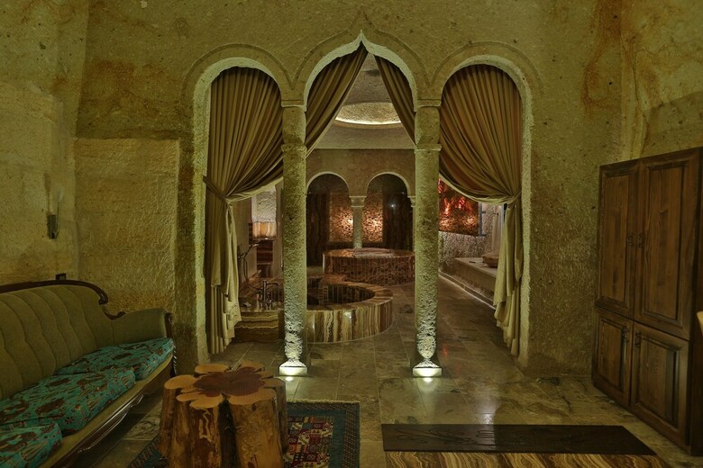 Hotel Oread Cave Suites