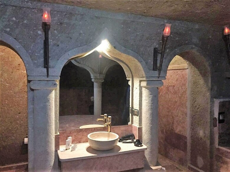 Hotel Oread Cave Suites