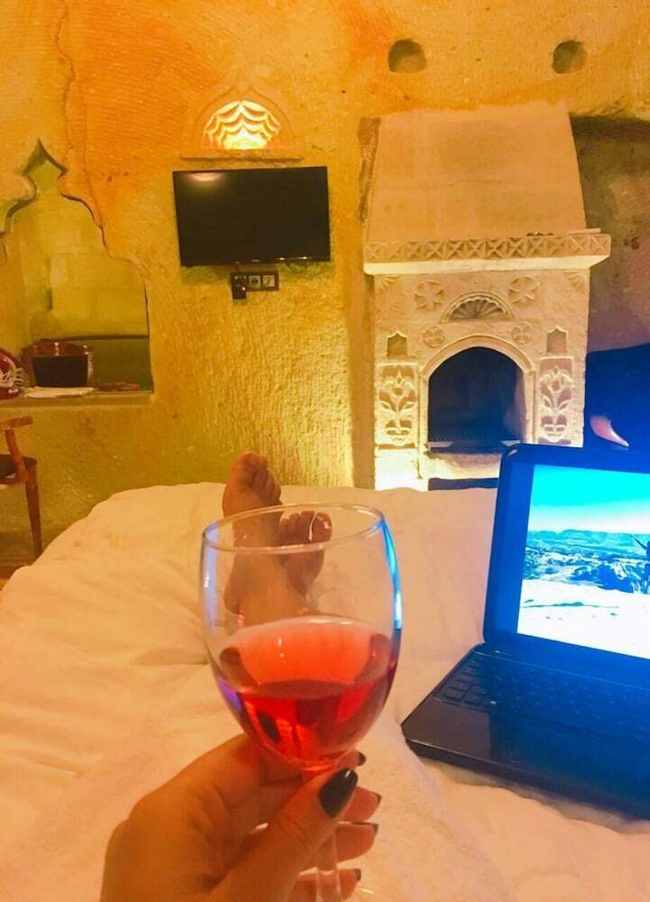Hotel Oread Cave Suites